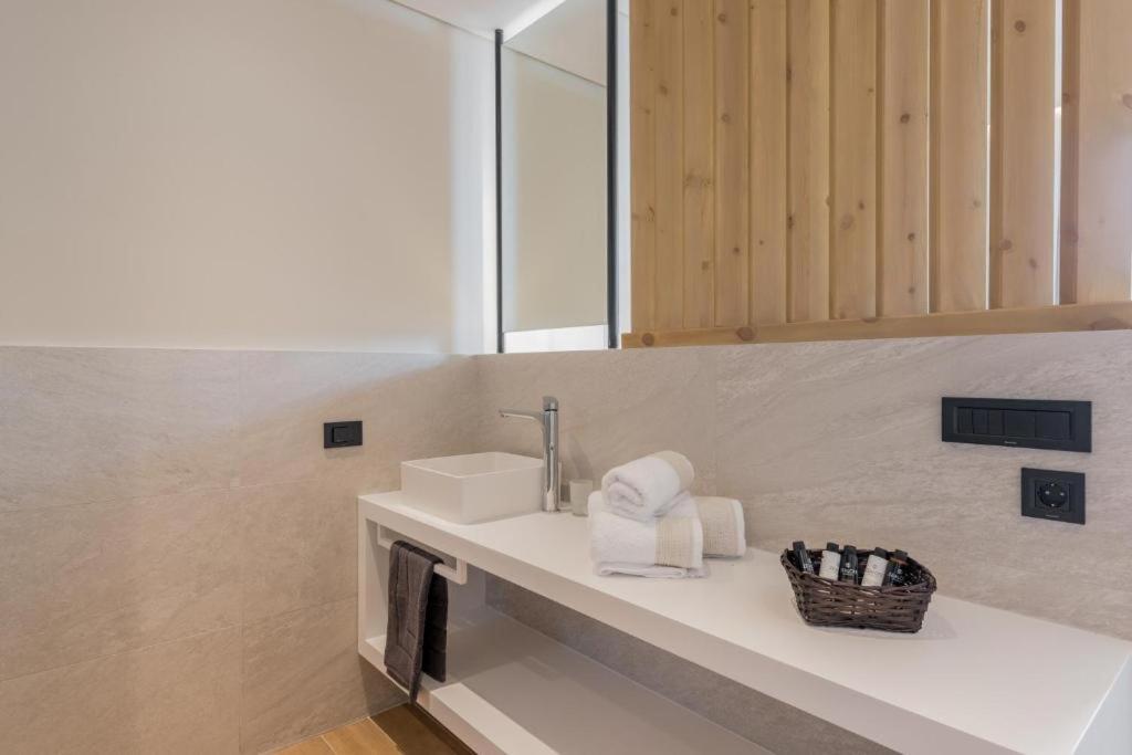 Eptanisos Beachfront Suites Zante Keri ภายนอก รูปภาพ